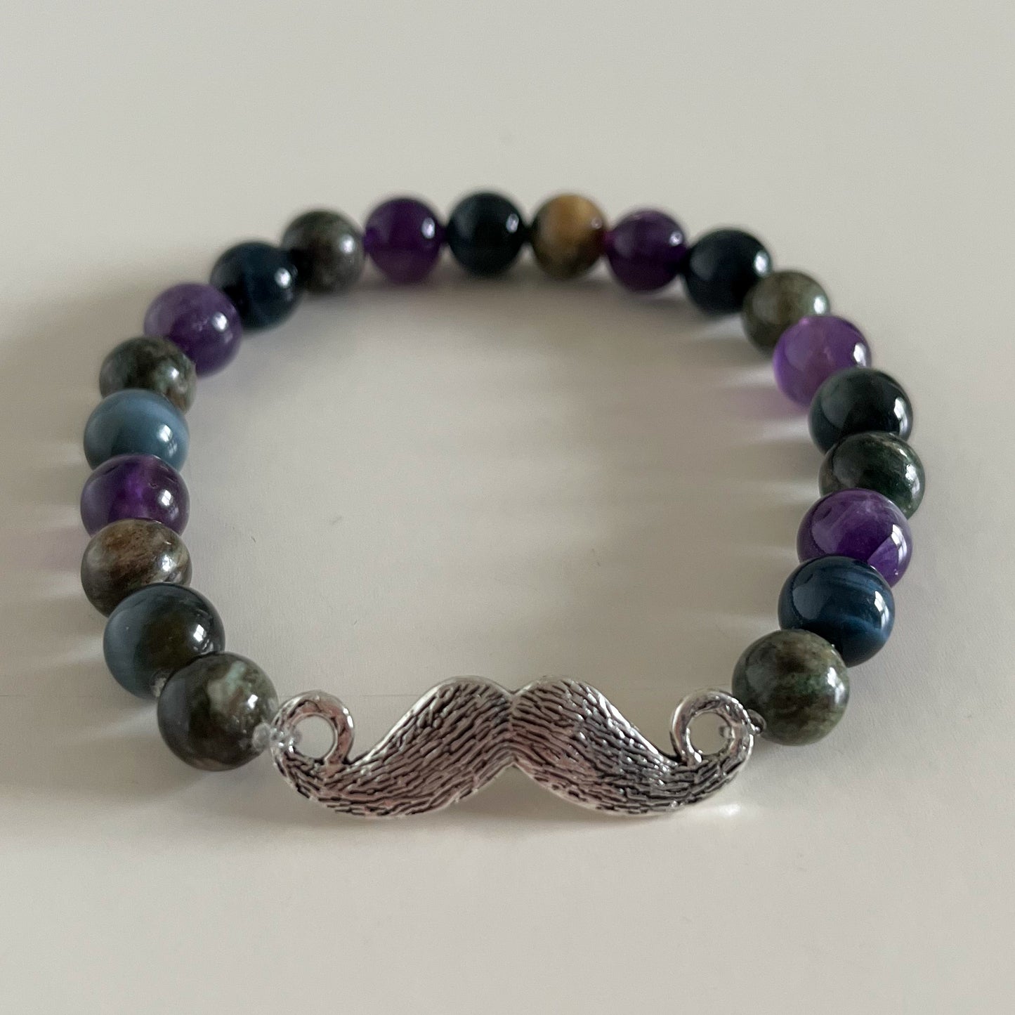 BRACELETS PERLES NATURELLES ET MOUSTACHE