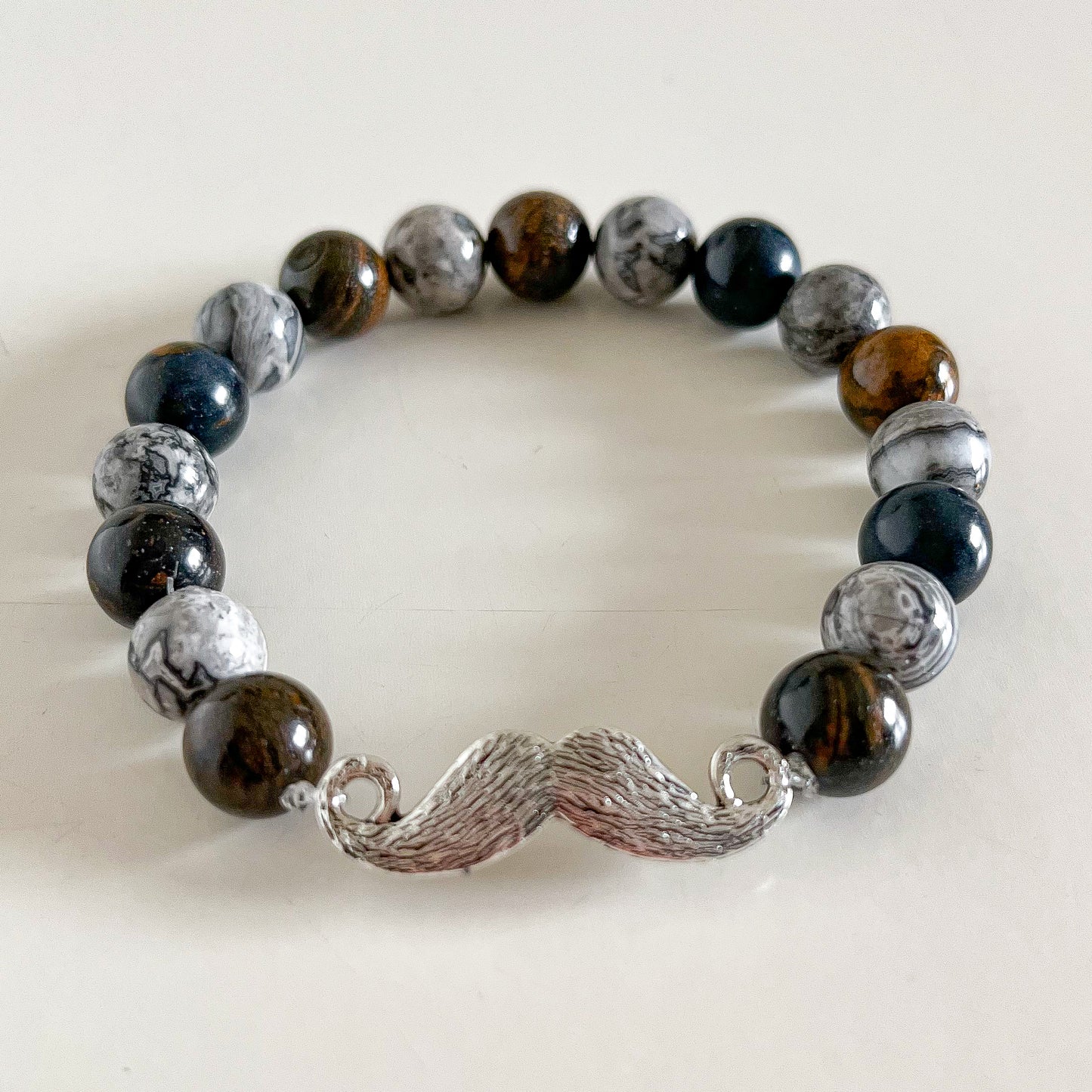 BRACELETS PERLES NATURELLES ET MOUSTACHE