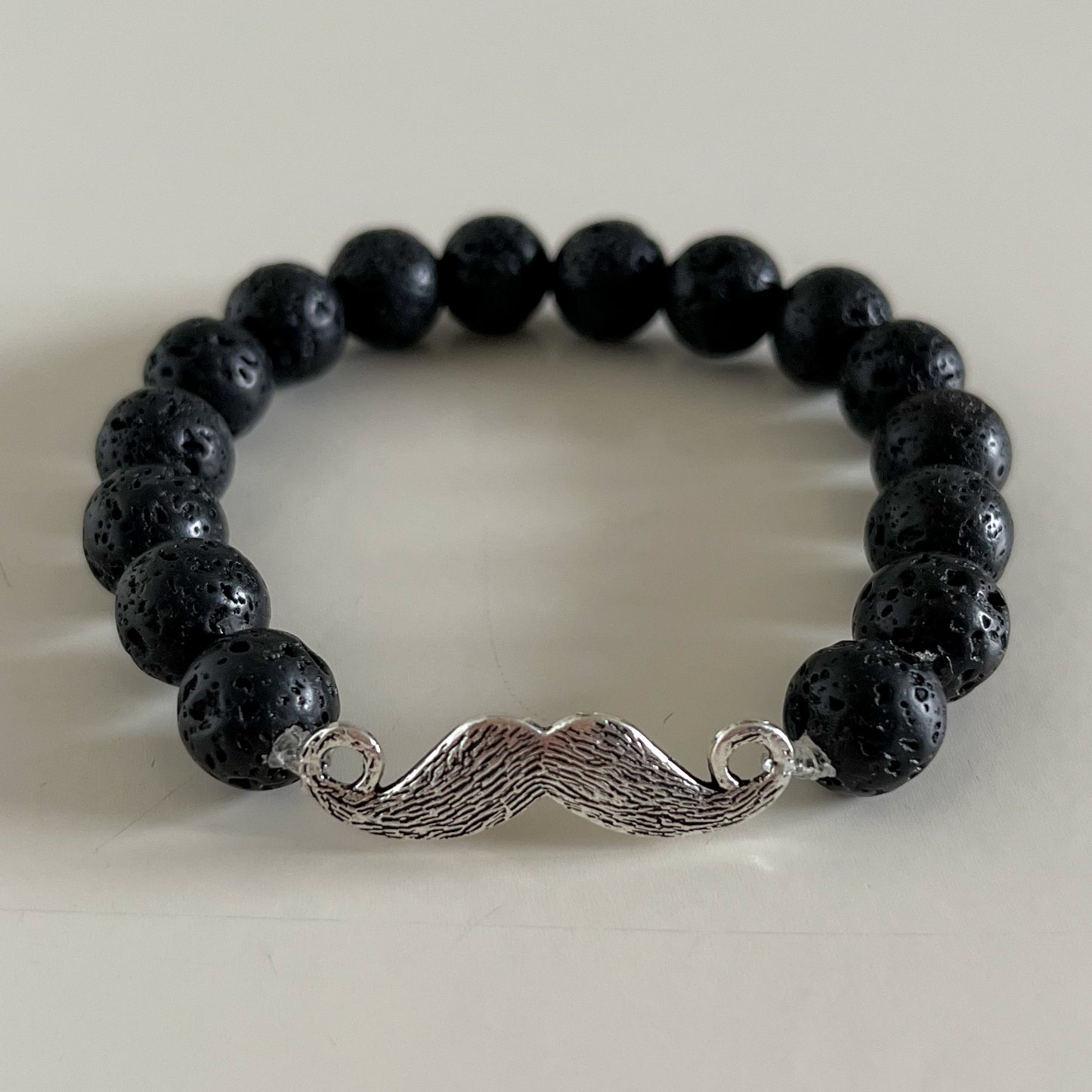 BRACELETS PERLES NATURELLES ET MOUSTACHE